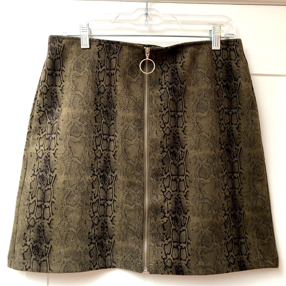 Dresses & Skirts - HAVE Los Angeles zip front stretchy mini skirt snakeskin pattern elastic waist M